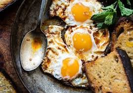 Que celle qui ne s'est jamais retrouvée avec un oeuf à la coque au jaune trop dur et au blanc encore liquide lève le doigt. Les Differentes Facons De Cuire Les Åufs Elle A Table