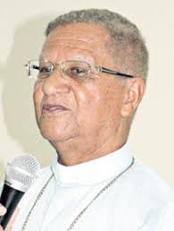 Mons. Mejía Vallejo diserta sobre la familia ante socios de Coopduarte