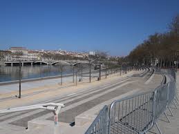 De vils despotes deviendraient les maîtres de nos destinées? Nouveaux Cas De Covid 19 Dans Le Rhone L Ars Denonce Un Confinement Un Peu Elastique