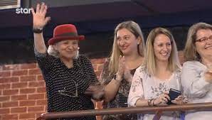 Η μαρίνα αναλαμβάνει την υπεράσπιση της κάτιας χωρίς ακόμη να γνωρίζει ότι πρόκειται για την πραγματική της μητέρα. Masterchef Ayth Einai H Mama Toy Koytsopoyloy Thn Eyxaristhse Star Gr