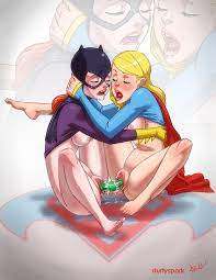 Batgirl and Supergirl Getting It On – Nerd Porn!
