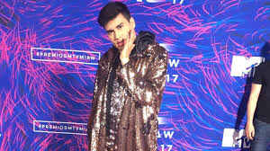Not for nothing, two of their hosts are calle and poché, a current revelation of the youtube world. La Divaza Mtv Miaw 2017 Youtube
