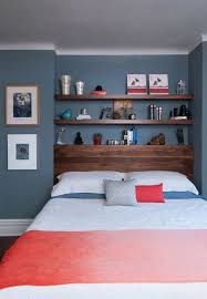 Bett 140x200 komplett mit matratze einrichten mit farben : Doppelbett Wandregale Holz Blau Rot Weiss Schlafzimmer Design Schlafzimmer Weiss Schlafzimmer Design Zimmer