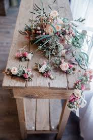 Vous souhaitez que votre mariage en mette plein la vue à tous vos convives ? Atelier Aimer Atelier Fleuriste A Nantes Realise Avec Amour Bouquets De Fleurs Compositio Decoration Florale Mariage Bouquet Mariee Fleurs Mariage Champetre