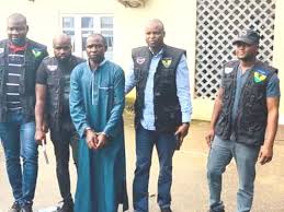 Are you not twitting in total disobedience and disregard to your buhari father's order banning indefinitely the operation of twitter in uar? Fleeing Taraba Kidnap Kingpin Re Arrested At Kano Hideout News Rangers