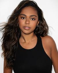 Nina Tinsley's Instagram, Twitter & Facebook