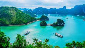It departs from yen vien station bright and early at 4.55am, and pulls in at halong train station (ga hạ long) at 11.45am. Halong Bay Vietnam Youtube