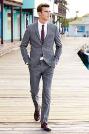 Quelle Couleur De Chaussures Je Porte Avec Mon Costume Gris Quora Gray Groomsmen Suits Grey Suit Brown Shoes Grey Suit Men