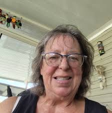 Can men wear shorts and a nice shirt in the dining room