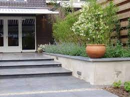 trap met verhoogde border tuin tuin ideeen achtertuin