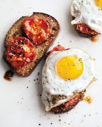 Charred Tomatoes With Fried Eggs On Garlic Toast Toast Recipes Best Breakfast Sandwich Food