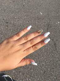 Nails Check Out This Top Nail Pin Suggestion 8503966584 For Simply Great Looking Nails Acrylic Nails Coffin Short White Acrylic Nails White Nails With Gold