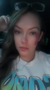 Hi could anyone turn this picture to colour for me? My fathers granny 😇  thanks 🙏