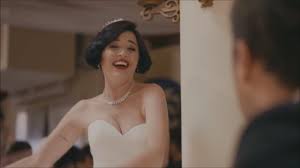 Çanakkale onsekiz mart üniversitesinde sahne ve görüntü sanatları oyunculuk bölümü okudu. Dugum Salonu Ansehen Auf Full Hd Backstage