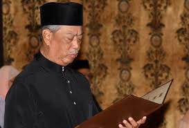 Saksikan siaran langsung majlis angkat sumpah anggota kabinet baharu bagi jawatan menteri dan timbalan menteri kabinet. Tan Sri Muhyiddin Yassin Angkat Sumpah Perdana Menteri Ke 8 Denaihati