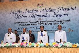 Bahagian kabinet, perlembagaan dan perhubungan antara kerajaan. Ismailhjbakar On Twitter 24 Oktober 2019 Hadir Di Majlis Makan Malam Beradat Bersama Sama Peserta Program Diploma Pascasiswazah Pengurusan Awam Dpa Intan Tahun 2019 Intan2019 Dpa Ksn Drismailbakar Https T Co K3vzgsnbix