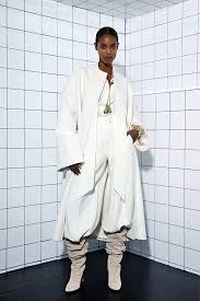 Oliver stone a choisi un point de vue psychologique sur alexandre le grand avec de nombreuses antithèses que l'on voit tout au long du film. Alexandre Vauthier Haute Couture Spring Summer 2021 Collection