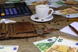 Es gibt verschiedene möglichkeiten um als normaler internetnutzer geld am pc, laptop, tablet oder smartphone zu verdienen. Am Computer Geld Verdienen Geld Verdienen Von Zuhause