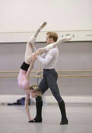 Wow In Ballet It S Very Important To Have Control And Trust In Yourself Your Body And Your Dancing Partner Ballet Porte Danse Danse Classique