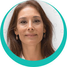 DRA. DANIELA ADRIANA MOYA NICOLÁSPROFESIONALES MÉDICOS