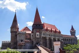 De aici, ai mai multe posibilitati: 14 Obiective Turistice Deosebite Din Judetul Hunedoara Statiuni Si Orase Aventura In Romania