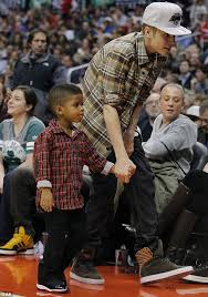 Christopher emmanuel paul is an american professional basketball player for the oklahoma city thunder of the national basketball association. Justin Bieber Makes A New Pal In Basketball Star Chris Paul S Son As He Takes In The Clippers Game Daily Mail Online