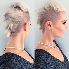 Kurzhaarfrisuren Stylen Kurzhaarfrisuren Stylen Kurzhaarfrisuren Undercut Frauen Lange Haare Frisur Undercut