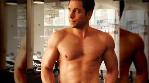 Still married to his wife missy peregrym? Zachary Levi Takes On The Role Of Football Star Kurt Warner Fangirlish