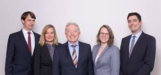 Varela (senior public sector management specialist) reviewed and edited this material, contributed additional material and wrote the ﬁnal version. Rechtsanwalt K Decker Mannheim Medizinrecht Dasd