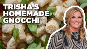 That's why it's no surprise that she now has her very own show on the food network, trisha's southern. Trisha Yearwood Christmas Bell Cookies Foodnetwork Trisha Yearwood Christmas Bell Cookies Foodnetwork 100 One Of Trisha Yearwood S Favorite Holiday Traditions Is Making A Breakfast Casserole On Christmas Eve So She S