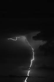 Aesthetic Black And White Lightning Background Https Encrypted Tbn0 Gstatic Com Images Q Tbn 3aand9gcryy3hk8ounctwbub5bzhhgu6obbrobqgbsuw Usqp Cau
