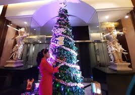 Hiasan dekorasi pohon natal / gantungan pita glitter mix warnarp14.999: Pohon Natal Hidroponik