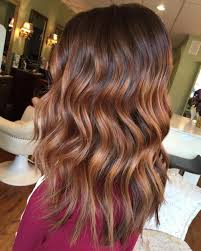 La tendenza caramello è la più amata dalle donne . 20 Idee Di Balayage Castano Dorato Che Tutte Le Brune Hanno Bisogno Di Vedere Atelier Balayage