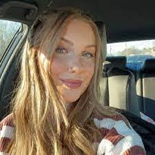 Evelyn Aker's Instagram, Twitter & Facebook