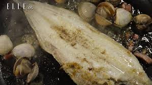 Con ayuda de un recipiente hondo lavaremos los moluscos antes de cocinarlos al vapor. Lenguado Con Berberechos Recetasfacileselle Berberechos Como Cocinar Recetas