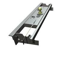 Curt offers gooseneck hitches for the toughest jobs and strongest trucks out there. B W Turnover Ball Gooseneck Hitch Ford 2015 20 F 150