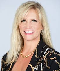 Kimberly Benjamin's Instagram, Twitter & Facebook