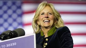 'jill biden sends the message that being a modern wife, mother or first lady doesn't have to mean he wrote: Jadi Ibu Negara Jill Biden Ingin Tetap Menjadi Pengajar