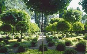 Russell Page The Most Famous Garden Designer No One S Ever Heard Of Famous Gardens Beautiful Gardens Garden Images