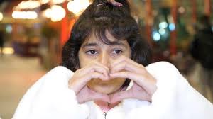 Eriziana, 9 vjecarja me tumòr niset ne kohe rekord jashte shtetit per  kurim. Te lutemi per sherimin e saj. Zot, sheroje dhe shperbleji bamiresit.  Amin🤲