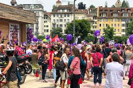 Auch in der stadt zürich haben am montagabend mehrere tausend demonstrierende am frauenstreik teilgenommen. Frauenstreik 2019