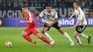 Bei einem länderspiel kann es sich sowohl um ein freundschaftsspiel als auch um ein pflichtspiel im rahmen einer liga, eines turniers oder der qualifikation für ein solches handeln. Rassismus Beim Landerspiel Zuschauer Beleidigen Dfb Spieler In Wolfsburg Archiv