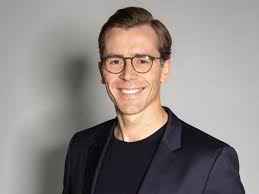 Wimmer walked in the room looked at her for about 2 minutes walked back out and told me there was something wrong with her neck (at the time we were not. Interview Tv Arzt Johannes Wimmer Will Menschen Fur Die Medizin Begeistern Shz De
