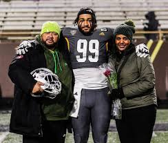 Late NFL Player Marshawn Kneeland's Family Blame Police For His Death:  'Something Here Is Just Not Right'