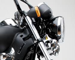 Superlight 200 tek bir cümleyle özetlenemeyecek, özel bir tasarıma sahip özel bir motosiklettir. Keeway Superlight 200 Head Light