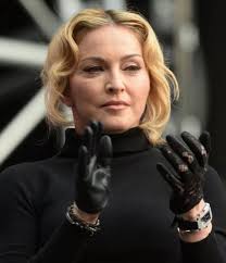 It's "3-time Oscar nominee" Cynthia Erivo at the 2025 MET Gala 😍