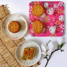 10 Popular Mooncake Flavours Mine S Durian What About You Foodgem Food Travel