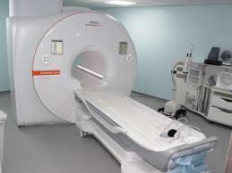 Modelage avec une boulette de coton humide. La Nouvelle Irm Du Centre Hospitalier De Romilly Sur Seine A Accueilli Son Premier Patient