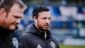 Locomotive hire Australian John Hutchinson as new coach