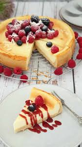 Beat the egg whites until stiff. Kasekuchen Mit Frischen Beeren Lydiasfoodblog